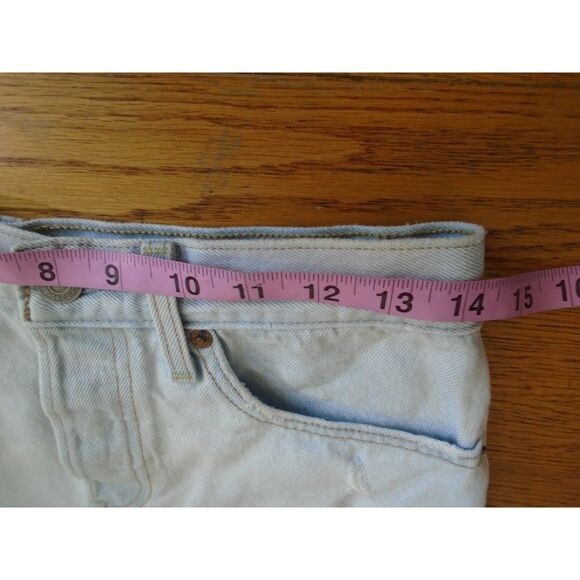 Levis denim cut off shorts light wash size 28 button fly - Picture 7 of 7